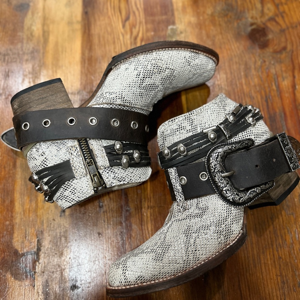 🔥 🔥Freebird by Steven - Saloon Leather Snakeskin Boots⭐️